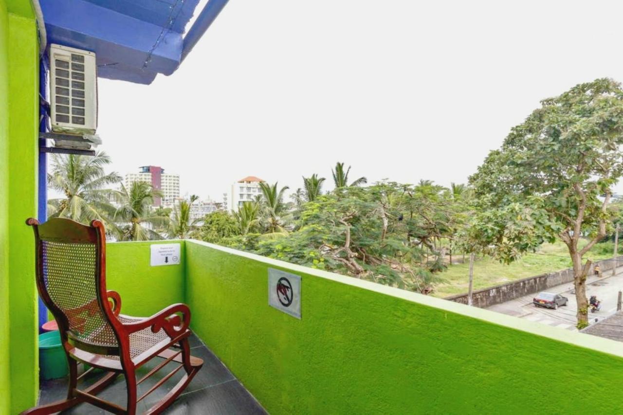 The Beehive Colombo Hotell Exteriör bild