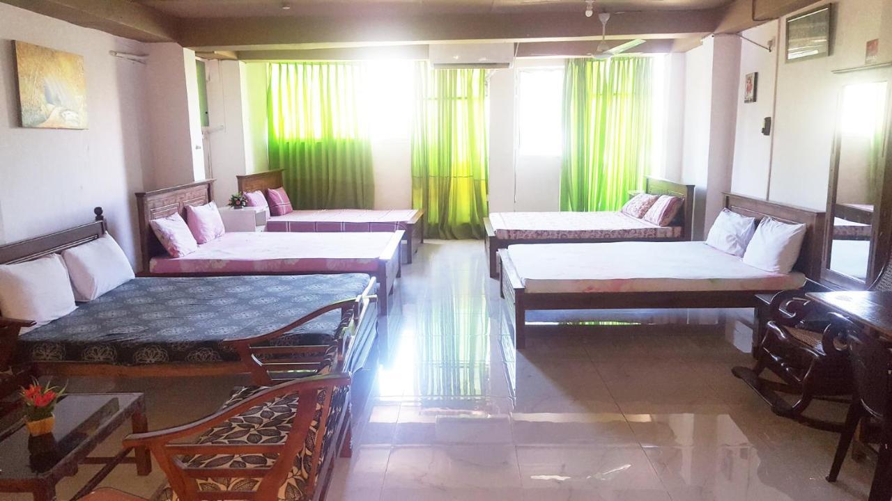 The Beehive Colombo Hotell Exteriör bild
