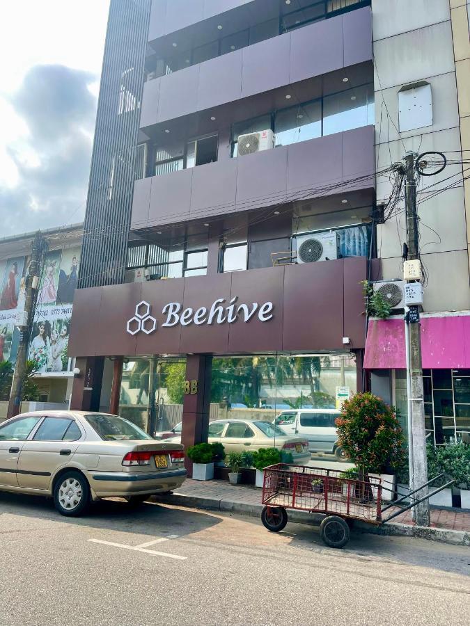 The Beehive Colombo Hotell Exteriör bild
