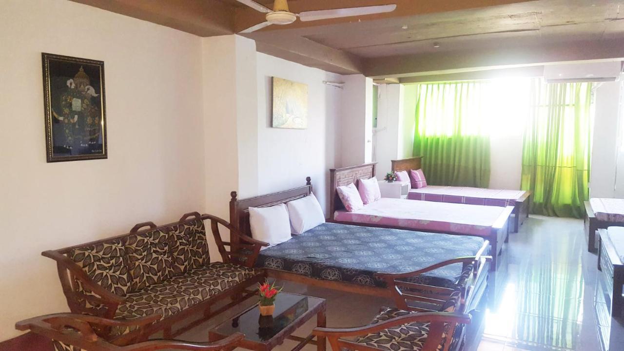 The Beehive Colombo Hotell Exteriör bild