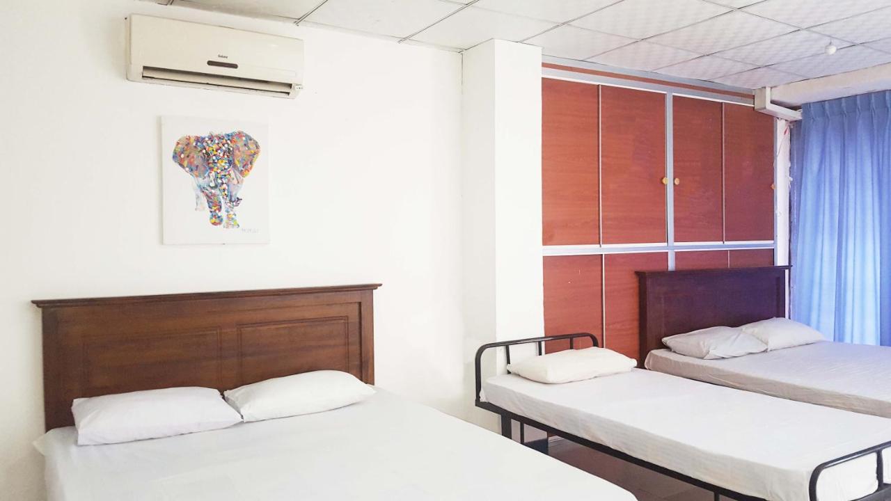The Beehive Colombo Hotell Exteriör bild